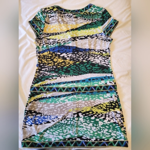 EUC BCBG MaxAzria Short Sleeve Mini Dress Size M Multicolor - Picture 3 of 6